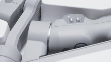 Quadcopter 'ın parçaları. Başla. Yeni stil kuadkopter modelinin yakın çekimi. Robot dörtgenin beyaz ayrıntıları. 