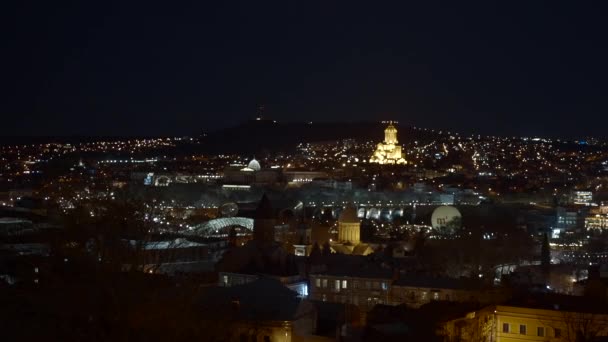 Lumineuse Ville Nocturne Avec Vieille Cathédrale Lumineuse Action Belle Vue — Video