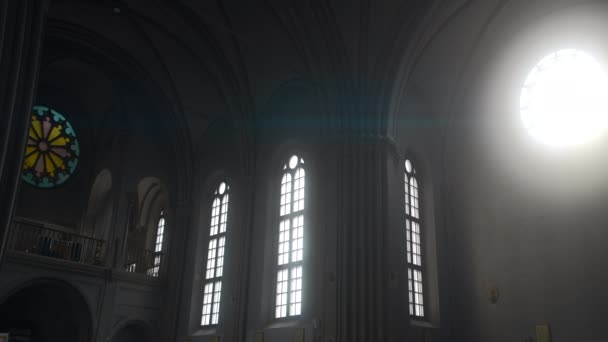 Μια Ορθόδοξη Εκκλησία Που Πάρθηκε Από Μέσα Πάμε Ένα Φωτεινό — Αρχείο Βίντεο
