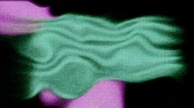 Pikselleri ve gürültüsü olan parlak noktalı bir arka plan. Hareket. Parlayan ışık lekelerinin gürültüsü ile pikseldeki görüntü. Piksel geçmişe dönük görüntüde parıldayan renkli noktalar. 