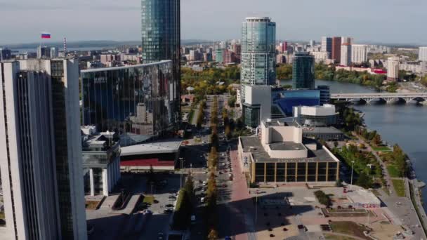 Αεροφωτογραφία Ενός Κέντρου Της Πόλης Μια Καλοκαιρινή Μέρα Στικ Κτίρια — Αρχείο Βίντεο