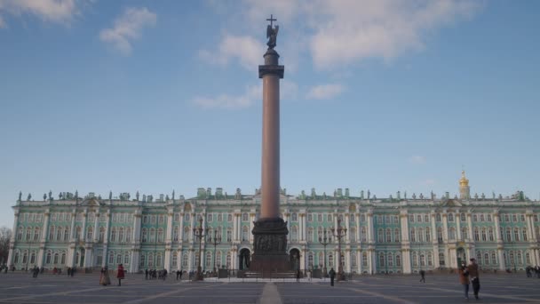 Vista Baixo Ângulo Praça Palácio Coluna Aleksandr Palácio Inverno Acção — Vídeo de Stock