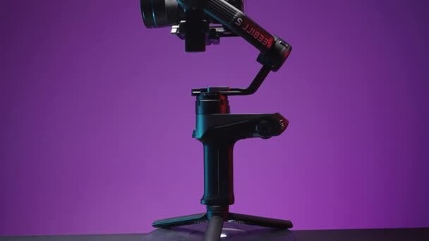 New Tripod Shooting Action Great Accessory Professional Filming Shot Purple — Stock Video