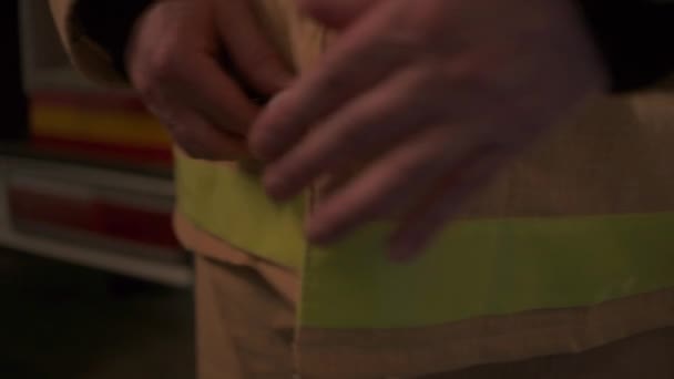 Pompier Uniforme Travail Clip Homme Remonte Uniforme Tir Prépare Partir — Video