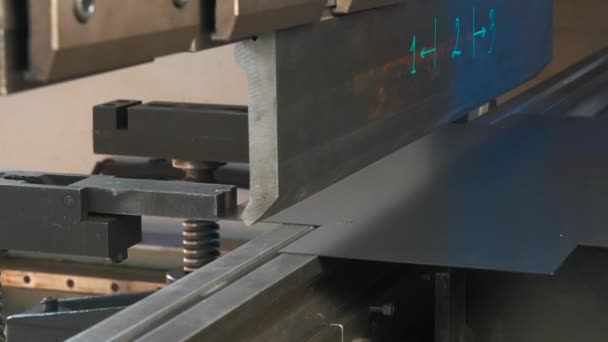 Metal Sheet Placed Machine Folds Slowly Creative Automated Metal Folding — Stock Video