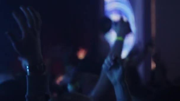 Kulüpte Bir Etkinlik Şarjör Dans Pistinde Dans Eden Insanlarla Dansçılarla — Stok video