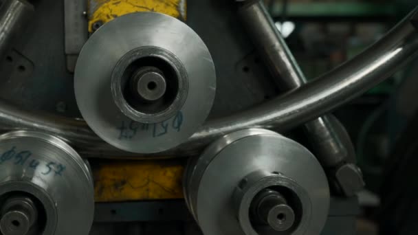 Automatyczna Maszyna Obróbki Metali Gięcia Rur Stalowych Kreatywny Zbliżenie Maszyny — Wideo stockowe