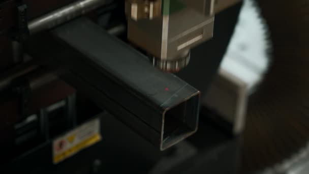 Macchina Taglio Laser Del Metallo Rende Taglio Dettaglio Metallico Creativo — Video Stock