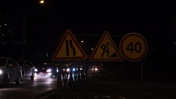 Signes Travaux Réparation Sur Route Dans Ville Nuit Concept Travaux — Video