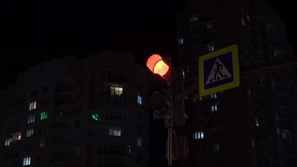 Släck Trafikljuset Vid Nattkorsningen Staden Begreppet Byta Trafikljus För Bilar — Stockvideo