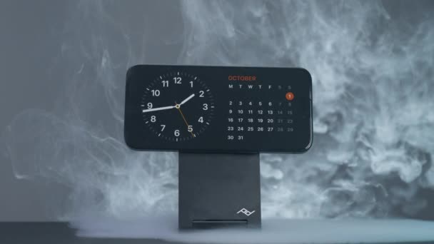 Clock Phone Screen Action Stylish Iphone Screensaver Clock Calendar Promotional — Stock Video