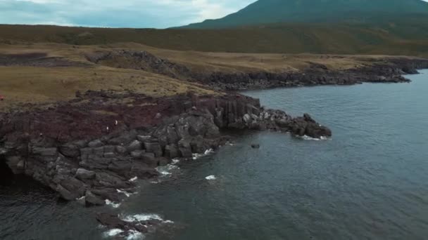 Εναέρια Άποψη Της Άκρας Του Ομιχλώδους Νησιού Στην Ιαπωνία Κλιπ — Αρχείο Βίντεο