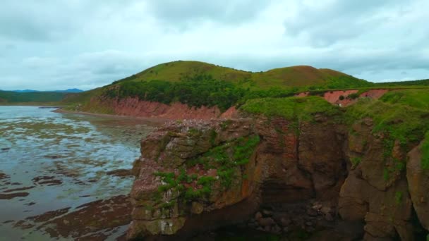 Βραχώδης Κόλπος Βαλτώδες Νερό Κλιπ Εκπληκτικό Φυσικό Τοπίο Βράχια Στον — Αρχείο Βίντεο