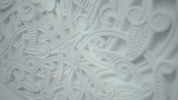 Mecset Dekoráció Részletek Jelenet Közelkép Gyönyörű Faragott Fehér Elemek Falon — Stock videók