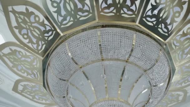 Güzel Tavan Camideki Büyük Avize Sahne Müslüman Mekanının Içi Inanılmaz — Stok video