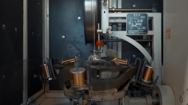 Автоматизированная Машина Вращающимися Рулонами Проволокой Творческий Подход Катушки Вращаются Стеке — стоковое видео