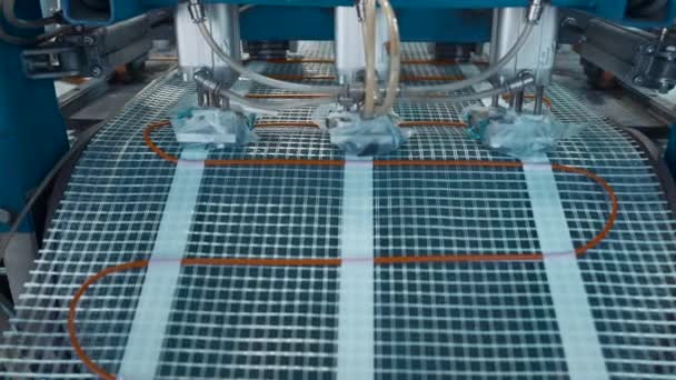 Producción Industrial Redes Plástico Creativo Máquina Industrial Que Pone Alambre — Vídeo de stock