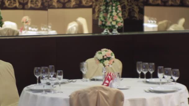 Urządzone Tabeli Obiad Ślub Sceny Zbliżenie Elegancki Stół Przygotowany Dla — Wideo stockowe