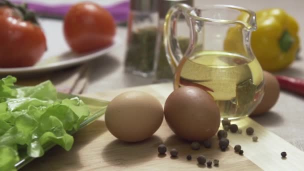 Färska Ingredienser För Kost Och Låga Kalorier Scen Körsbärstomater Paprika — Stockvideo