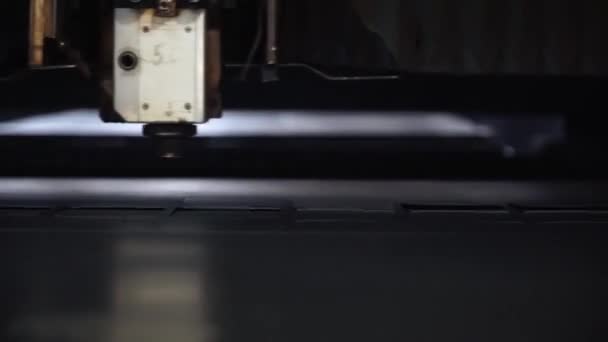 高精度 Cnc 激光切割金属板 印刷中的激光切割 现代工业技术 — 图库视频影像