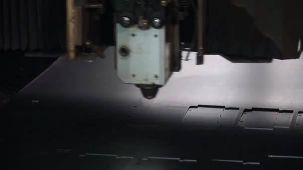 Folha Metal Corte Cnc Alta Precisão Clipe Corte Laser Impressão — Vídeo de Stock