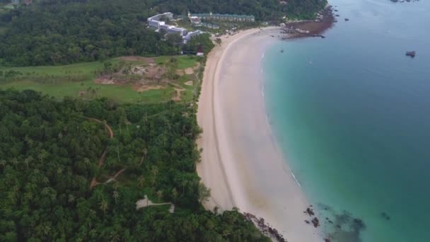 Vista Aérea Hermosa Playa Complejo Hotelero Costa Del Mar Dispararon — Vídeos de Stock