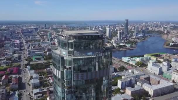 中央空中を眺める美しい高層ビル 市内中心部の近代的な建物 美しい街の風景 — ストック動画