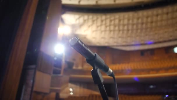 Chiudi Microfono Sul Palco Nella Sala Concerto Nella Sala Ballo — Video Stock
