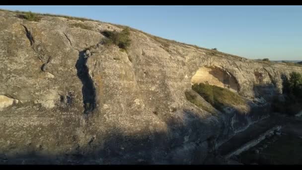 Enorme Buco Rotondo Pendio Montagna Formazione Geologica — Video Stock