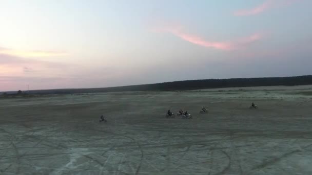 Motocross Corredores Mueve Largo Pista Parapeto Arena Por Moto Gran — Vídeo de stock