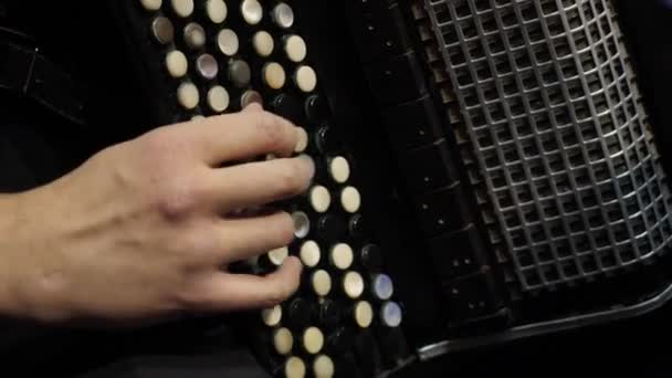 Tocando Gran Acordeón Tocando Armónica Cerca Instrumento Musical Antiguo Ruso — Vídeos de Stock