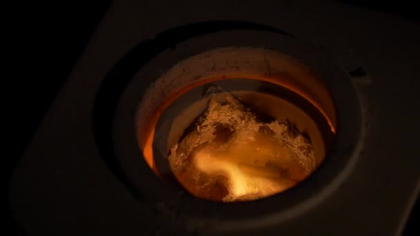 Fırın Sıcaklığında 1000 Üzerinde Demir Lingot Bir Fırın Içinde — Stok video