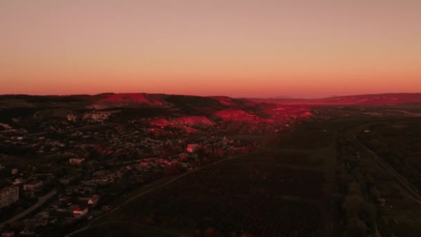 Вид Повітря Дивовижний Яскраво Червоний Захід Сонця Над Містом Красивий — стокове відео
