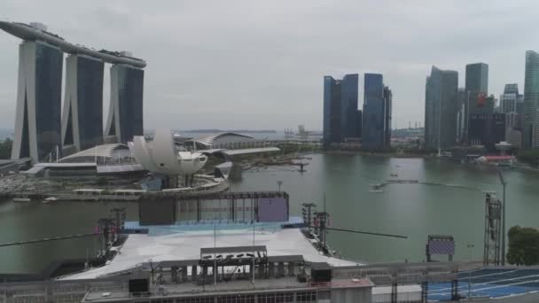 新加坡 2018年6月17日 新加坡滨海湾金沙鸟图 新加坡城市天际线与滨海湾金沙鸟图 — 图库视频影像