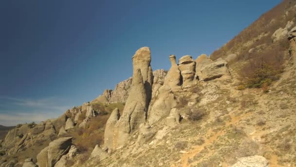 岩の素晴らしい風景 山の岩の美しい風景 — ストック動画