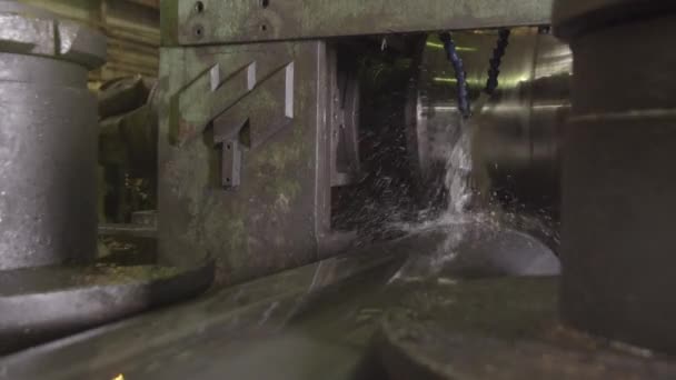 滚压成形辊金属管道的研制工作 轧机机轧制钢表 轧机机与冷却水关闭了 — 图库视频影像