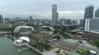 Singapur - 15 Haziran 2018: Singapur yeni şehir binaları gökdelenler hava. Vurdu. Singapur hava cityscape görünümü.