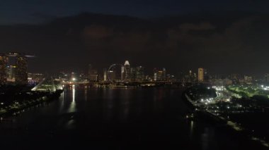 Cityscape Singapur hava görünümünü. Vurdu. Singapur Skyline gece havadan izleme.