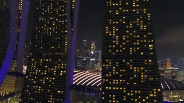 Ніч Переглянути Сінгапура Летить Над Marina Bay Sands Hotel Постріл — стокове відео