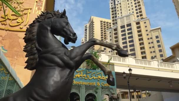 Dubai Vereinigte Arabische Emirate Juni 2023 Nahaufnahme Eines Pferdedenkmals Mit — Stockvideo