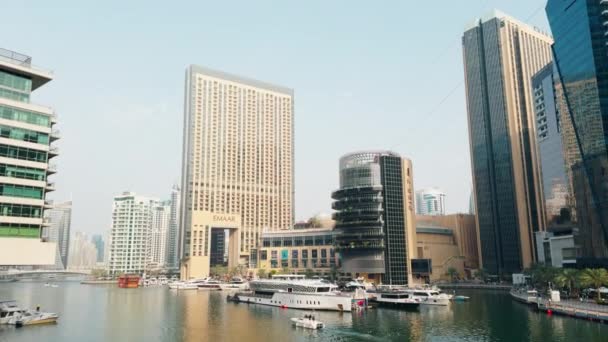 Dubai Nin Güzel Şehri Kanalı Manzarası Başla Yelkenli Tekneler Güneşli — Stok video