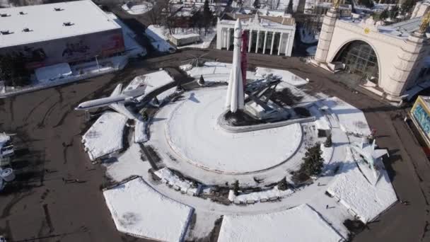Top View Rocket Monument Winter Creative Rocket Monument City Square — Stock Video