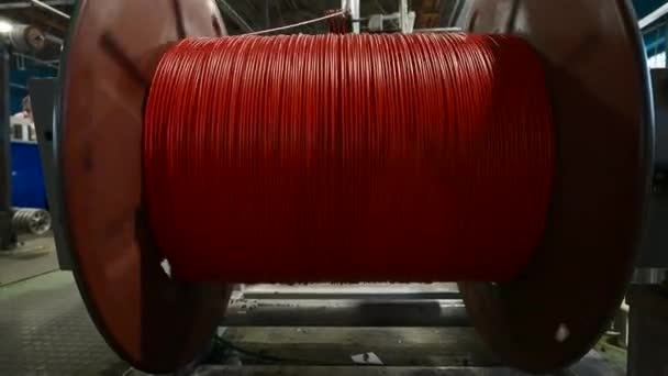 ケーブル生産の研修会および大きいコイル クリエイティブ 現代ケーブル製造工場の細部 — ストック動画