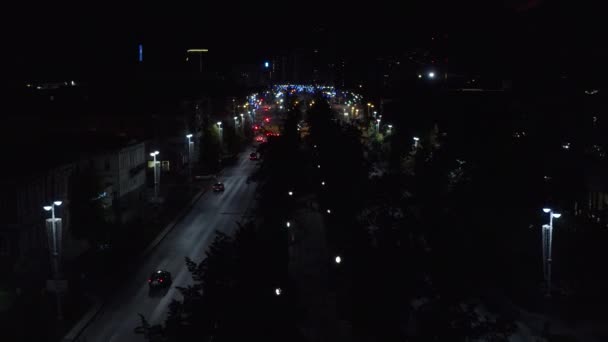 Κάτοψη Της Σκοτεινής Πόλης Νύχτα Λαμπερά Φανάρια Στικ Όμορφη Θέα — Αρχείο Βίντεο
