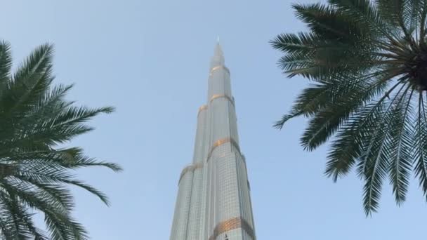 Χαμηλή Γωνία Άποψη Του Burj Khalifa Στο Ντουμπάι Ηαε Πάμε — Αρχείο Βίντεο