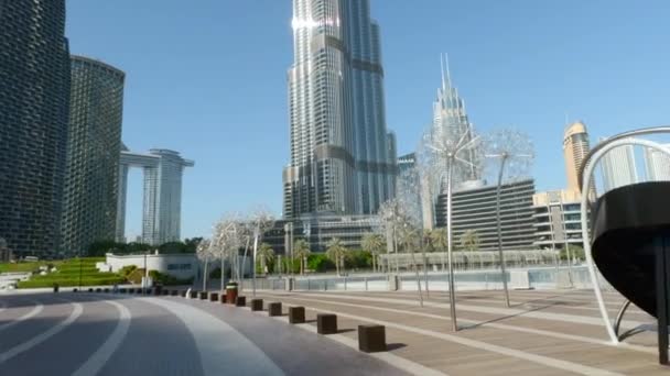 Vista Bajo Ángulo Burj Khalifa Dubai Emiratos Árabes Unidos Acción — Vídeos de Stock