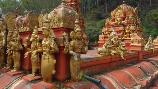 Ινδουιστικός Ναός Χρυσά Αγάλματα Πάμε Κόκκινος Ναός Χρυσά Βουδιστικά Αγάλματα — Αρχείο Βίντεο