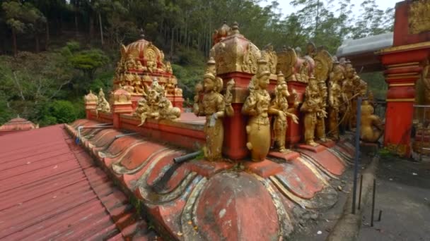 Hindu Tempel Med Gyllene Statyer Börja Rött Tempel Med Gyllene — Stockvideo