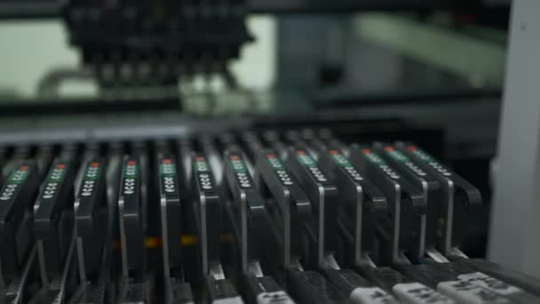 Elektronische Leiterplattenproduktion Kreativ Automatisierte Maschine Produziert Gedruckte Elektronische Platine — Stockvideo