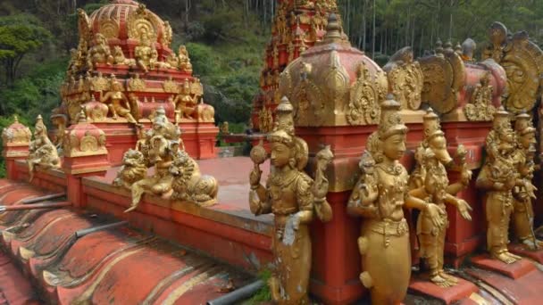 Malajský Chrám Zlatými Sochami Svatých Akce Koncept Náboženství Kultury — Stock video